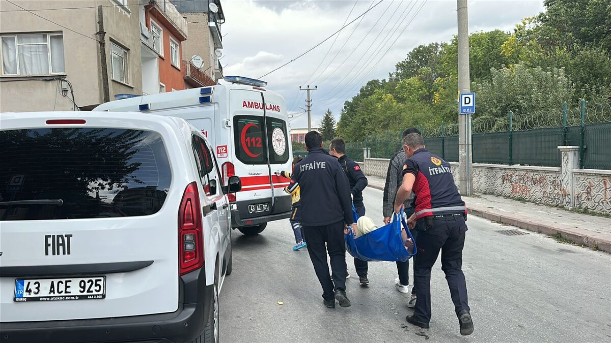 Yalnız yaşayan adam evinde düştü… Ekipler pencereden girdi