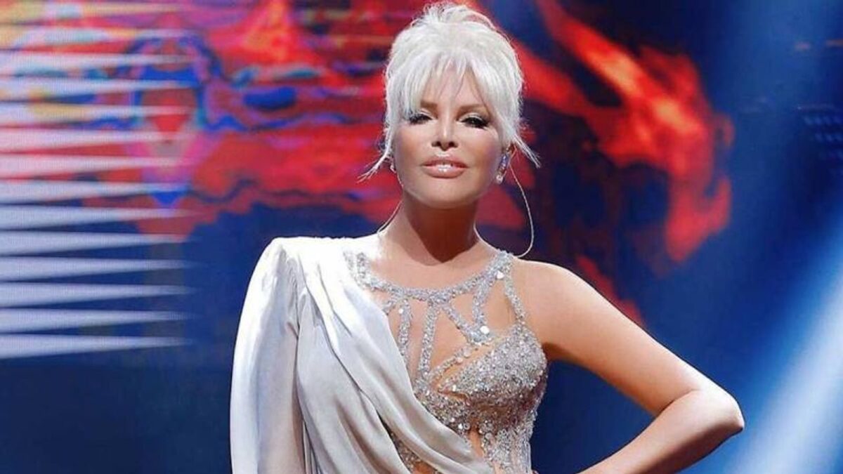 Ajda Pekkan’dan 40 milyonluk imza Ajda Pekkan’dan 40 milyonluk imza