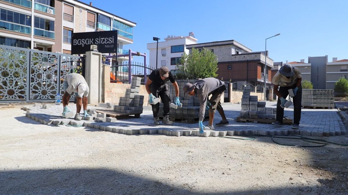 Menderes’in yolları yenileniyor