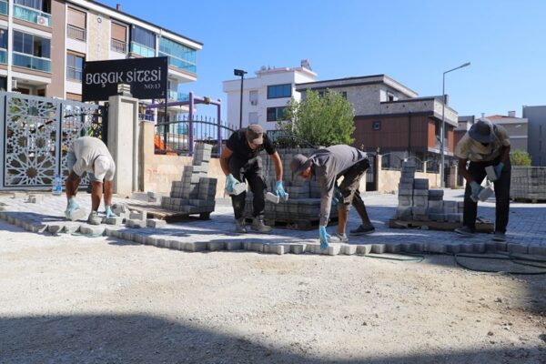 Menderes’in yolları yenileniyor