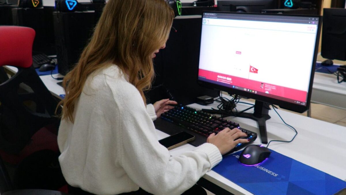 Büyükşehir’den öğrencilere ücretsiz online eğitim desteği!