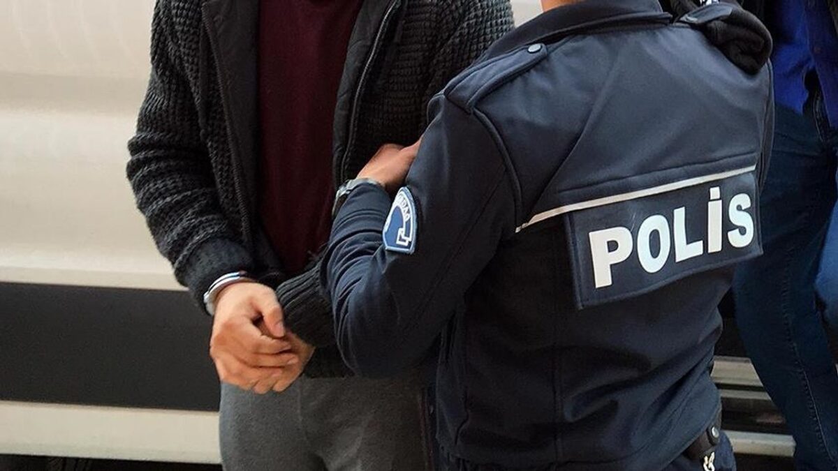 Valiye sosyal medyada hakarete gözaltı