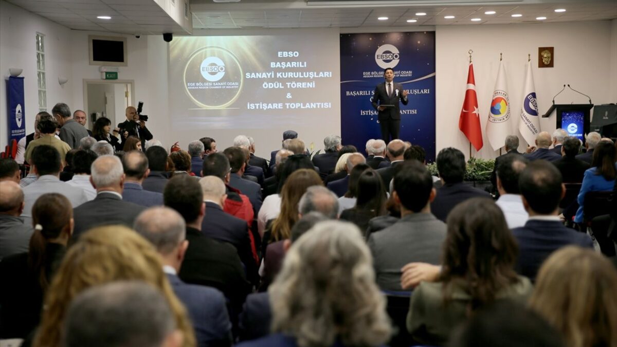 EBSO’dan başarılı sanayi kuruluşlarına ödül EBSO’dan başarılı sanayi kuruluşlarına ödül