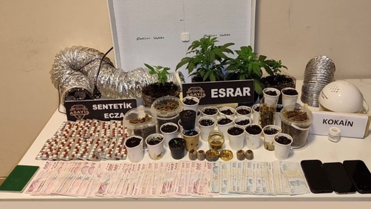 İzmir’de uyuşturucu tacirleri yakalandı!