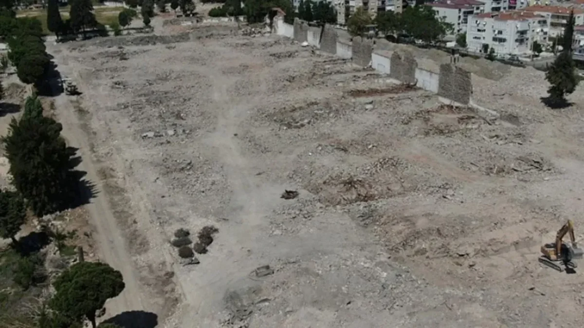 Tugay ‘gönlümden geçen tamamının yeşil alan olması’ dedi ve ekledi: Belediyeyi eksi 18 milyar maliyetin altına sokmam!