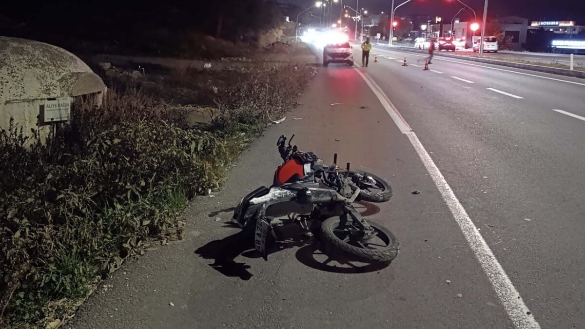 Devrilen motosikletteki genç öldü!
