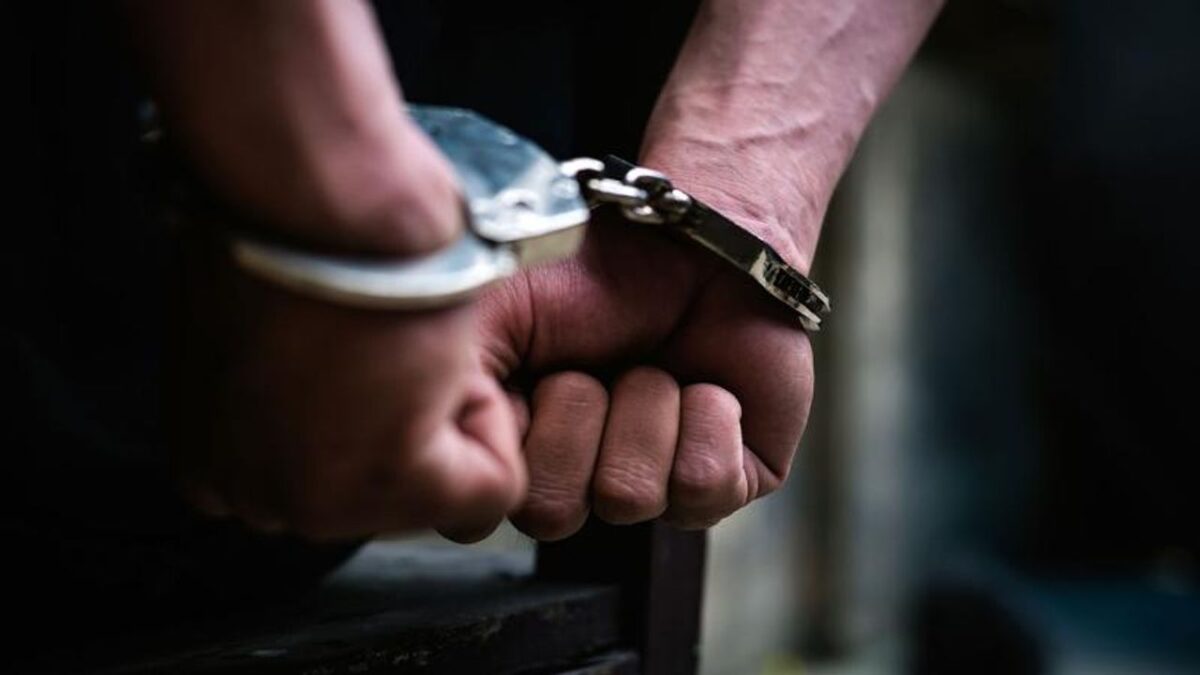 Polisin ‘dur’ ihtarına uymayan sürücü tutuklandı Polisin ‘dur’ ihtarına uymayan sürücü tutuklandı