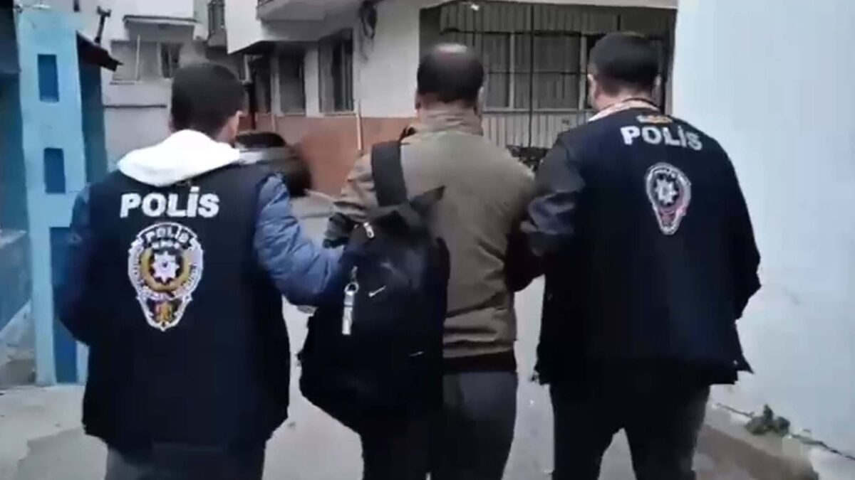 Firari 4 siber dolandırıcı enselendi! Firari 4 siber dolandırıcı enselendi!