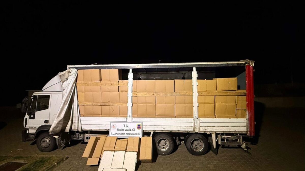 İzmir’de kaçak sigara operasyonu