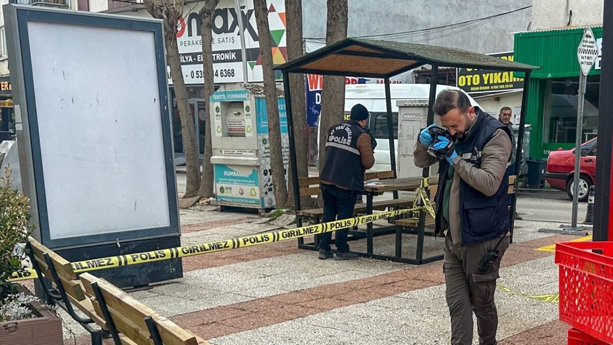 Uşak’ta parkta bıçaklanan kişi ağır yaralandı Uşak’ta parkta bıçaklanan kişi ağır yaralandı
