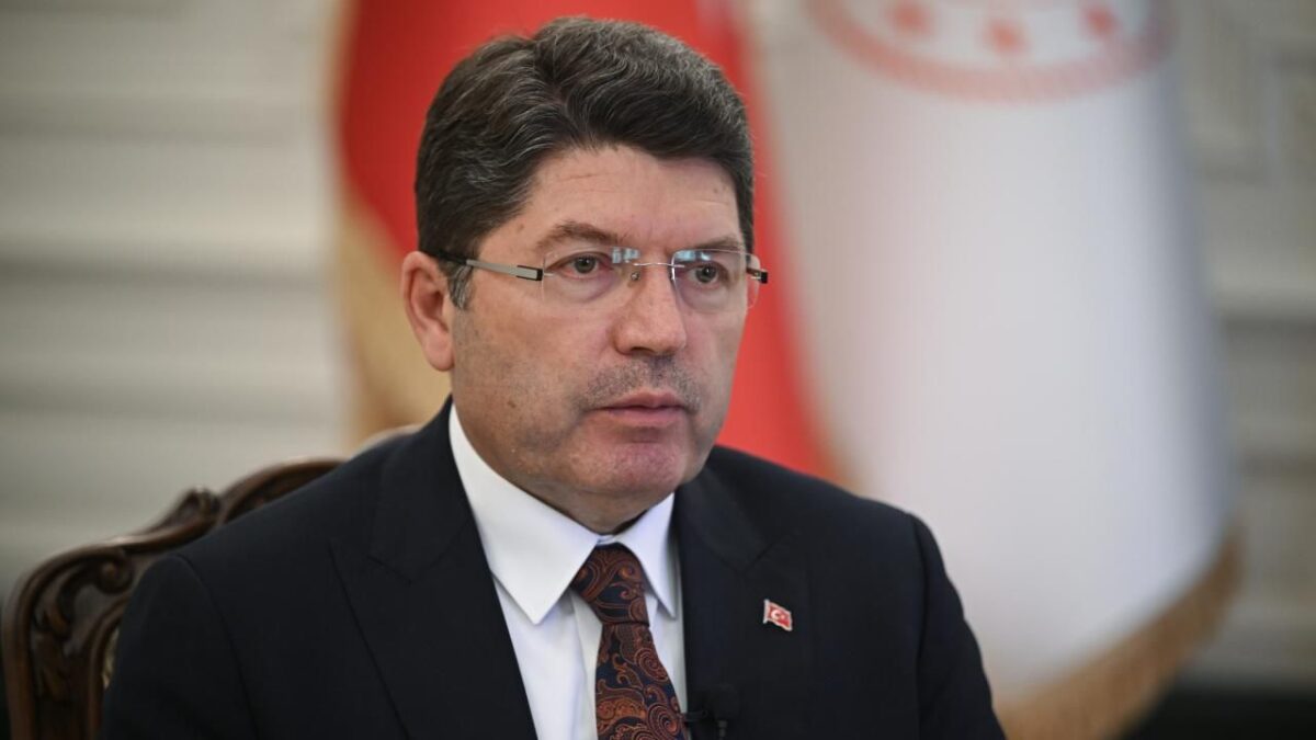 Bakan Tunç: Milletimiz eser siyasetine bakar Bakan Tunç: Milletimiz eser siyasetine bakar