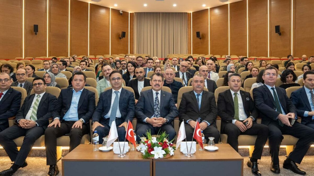 İzmir Adliyesi’nde ‘Bağımsızlık Mücadelesi’ semineri İzmir Adliyesi’nde ‘Bağımsızlık Mücadelesi’ semineri