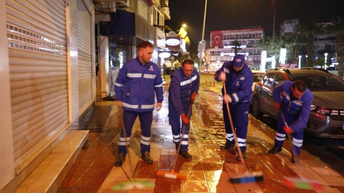 Aydın’ın dört bir yanında temizlik çalışmaları sürüyor Aydın’ın dört bir yanında temizlik çalışmaları sürüyor