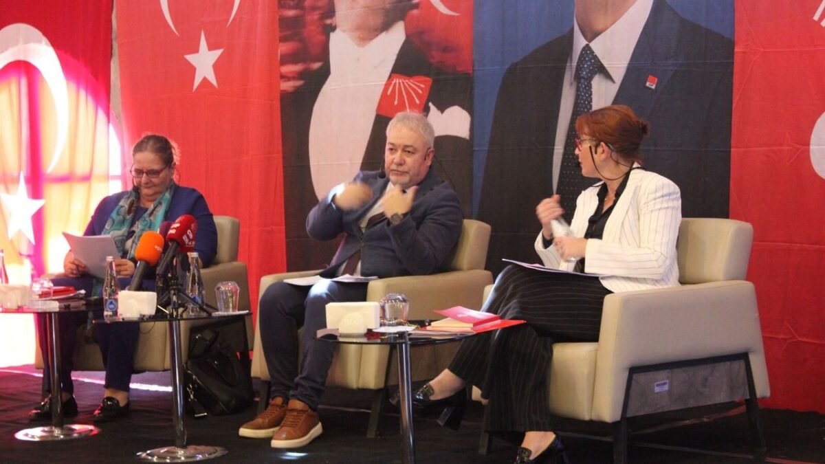 CHP’den yerel ekonomi paneli: İktidar esnafı kenara attı CHP’den yerel ekonomi paneli: İktidar esnafı kenara attı
