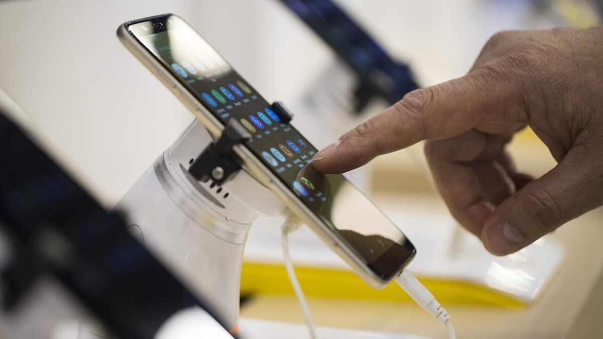 Ticaret Bakanlığından “sıfır cep telefonuna taksit” açıklaması Ticaret Bakanlığından “sıfır cep telefonuna taksit” açıklaması