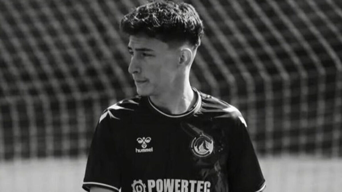 Genç futbolcudan kahreden haber: Yaşam savaşını kaybetti!