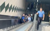 Faciadan dönüldü: Görme engelli kişi metro raylarına düştü! Faciadan dönüldü: Görme engelli kişi metro raylarına düştü!