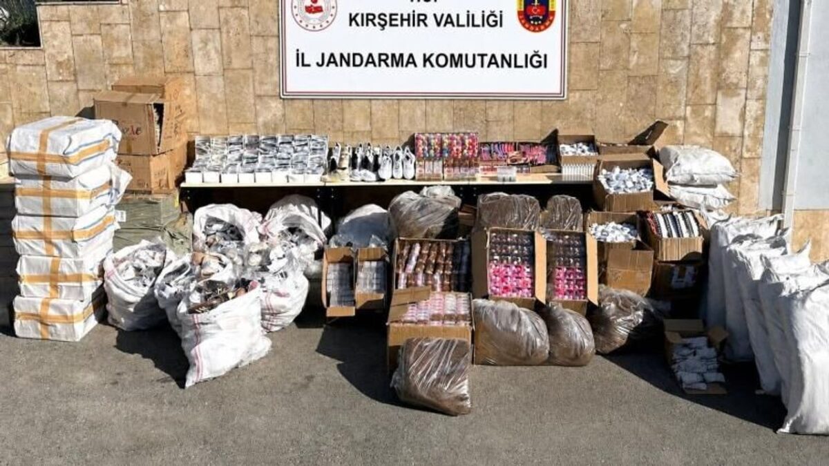 Kaçak sevkiyata geçit yok: Binlerce ürün ele geçirildi