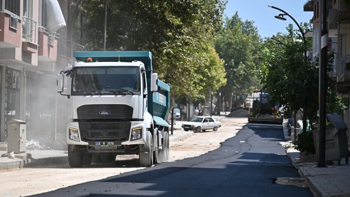 Soma Turgutalp Mahallesi tarihinde ilk kez sıcak asfaltla buluşuyor