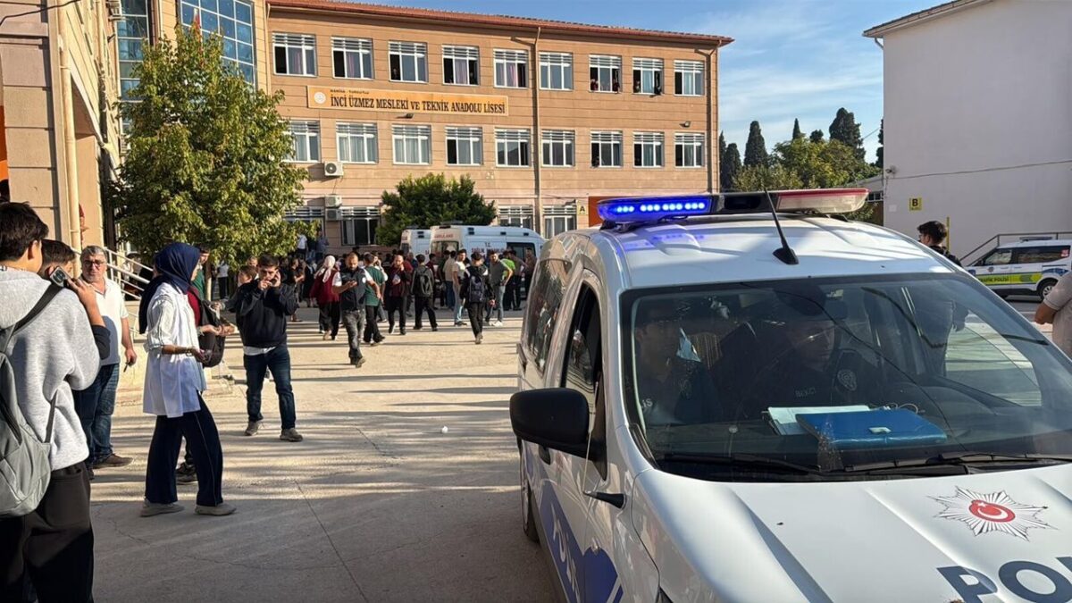 Manisa’da lise önünde silahlı saldırı: 2’si ağır 11 öğrenci yaralı!