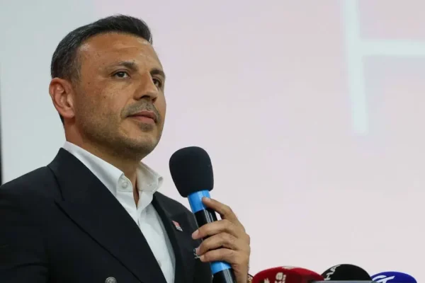Yeni Parti İstanbul İl Başkanı Özgür Çelik hakkınd...