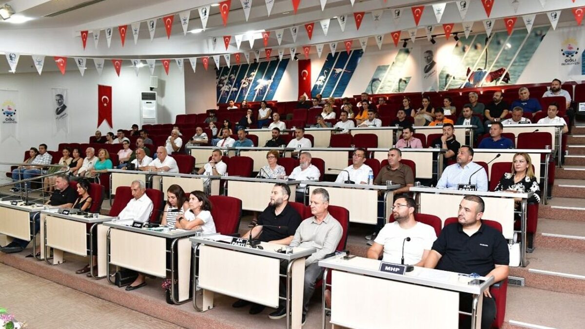 Çiğli’de meclis üyelerinden ‘AK Parti’ iddialarına ortak yanıt: Siyasi duruşumuz net! Çiğli’de meclis üyelerinden ‘AK Parti’ iddialarına ortak yanıt: Siyasi duruşumuz net!
