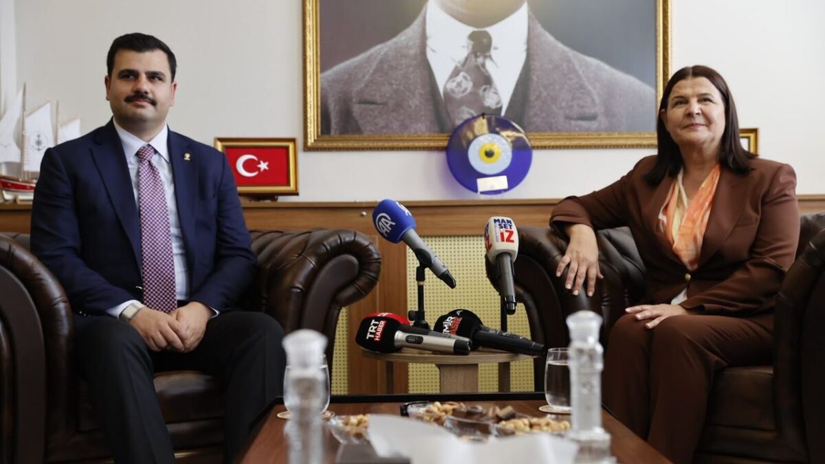 AK Partili İnan’ın Foça ziyaretinde Özel’e zehir zemberek sözler! AK Partili İnan’ın Foça ziyaretinde Özel’e zehir zemberek sözler!