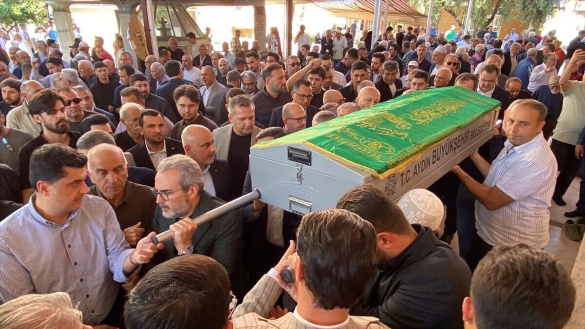 AK Partili Mahir Ünal’ın acı günü!